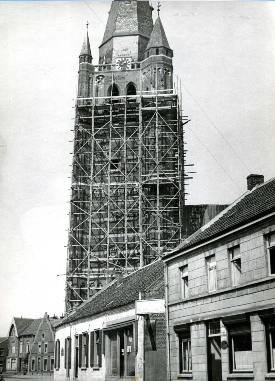 toren-in-de-steigers-oud