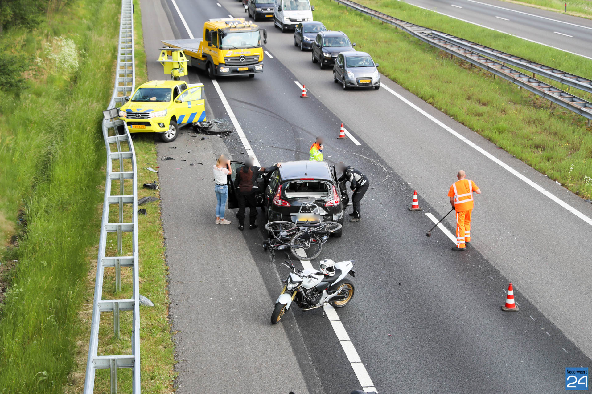 Ernstig ongeval A2 Nederweert Auto botst achterop voertuig