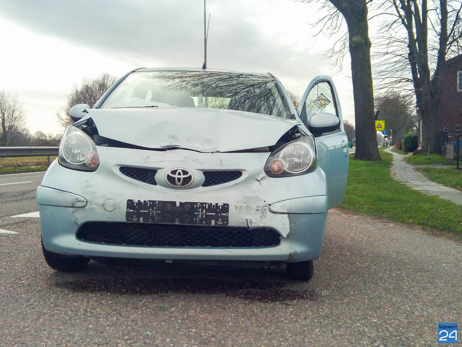 Blikschade bij ongeval Venloseweg Ospel.