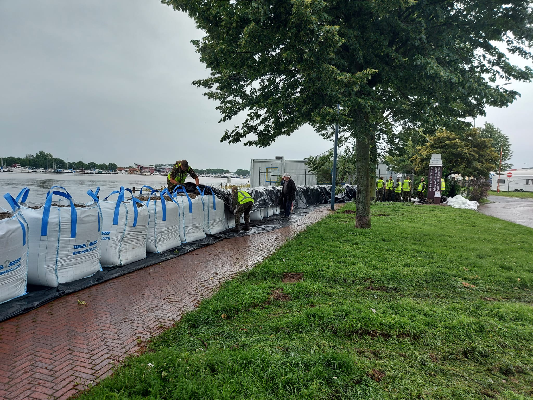 Hoogwater Maas en Roer, L1 nu ook rampenzender in Limburg ...