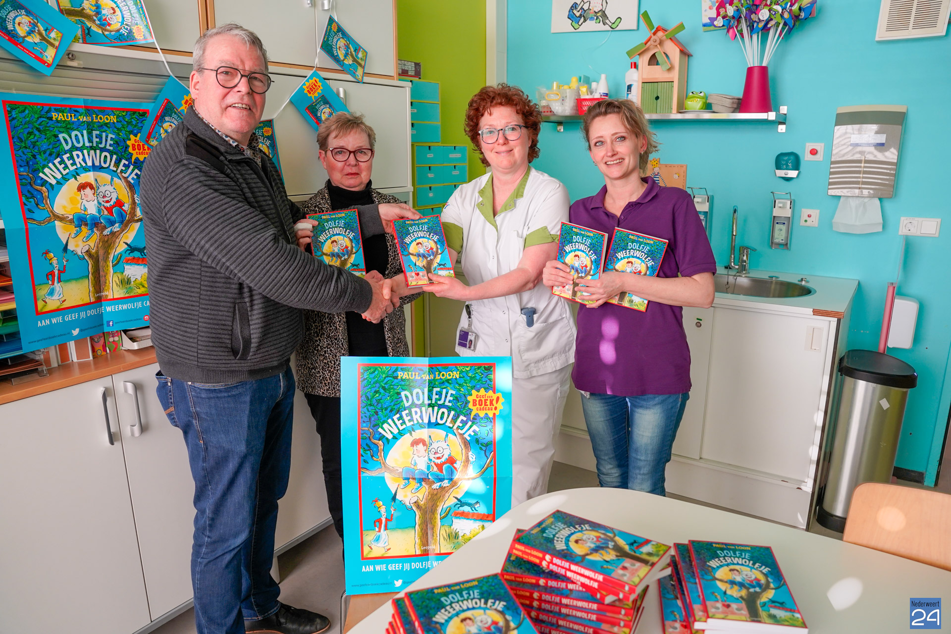 Bruna Nederweert schenkt boeken aan de kinderafdeling van SJG Weert