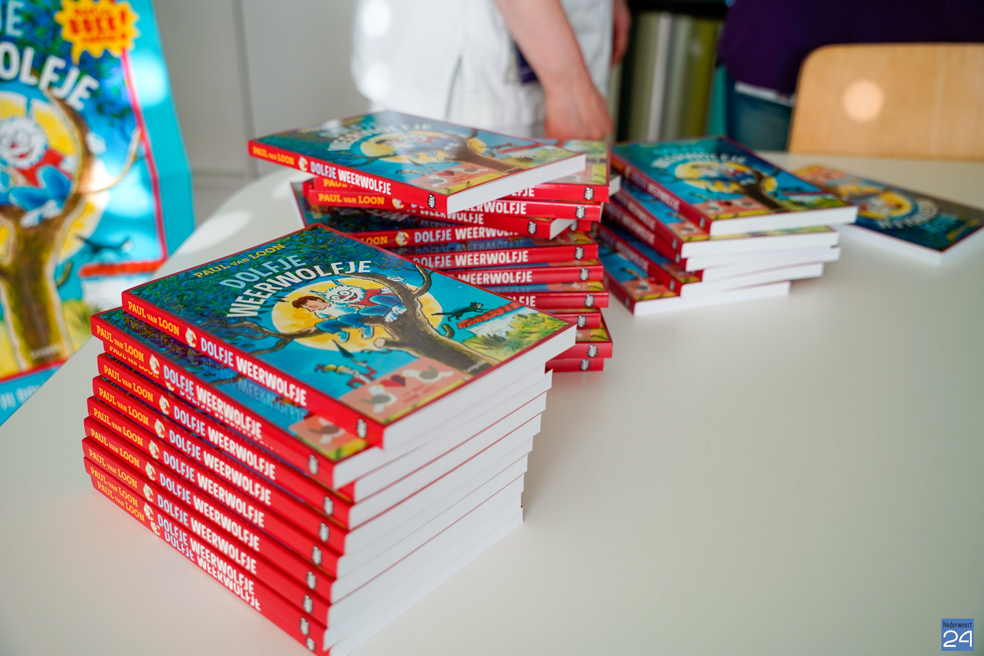 Bruna Nederweert schenkt boeken aan de kinderafdeling van SJG Weert