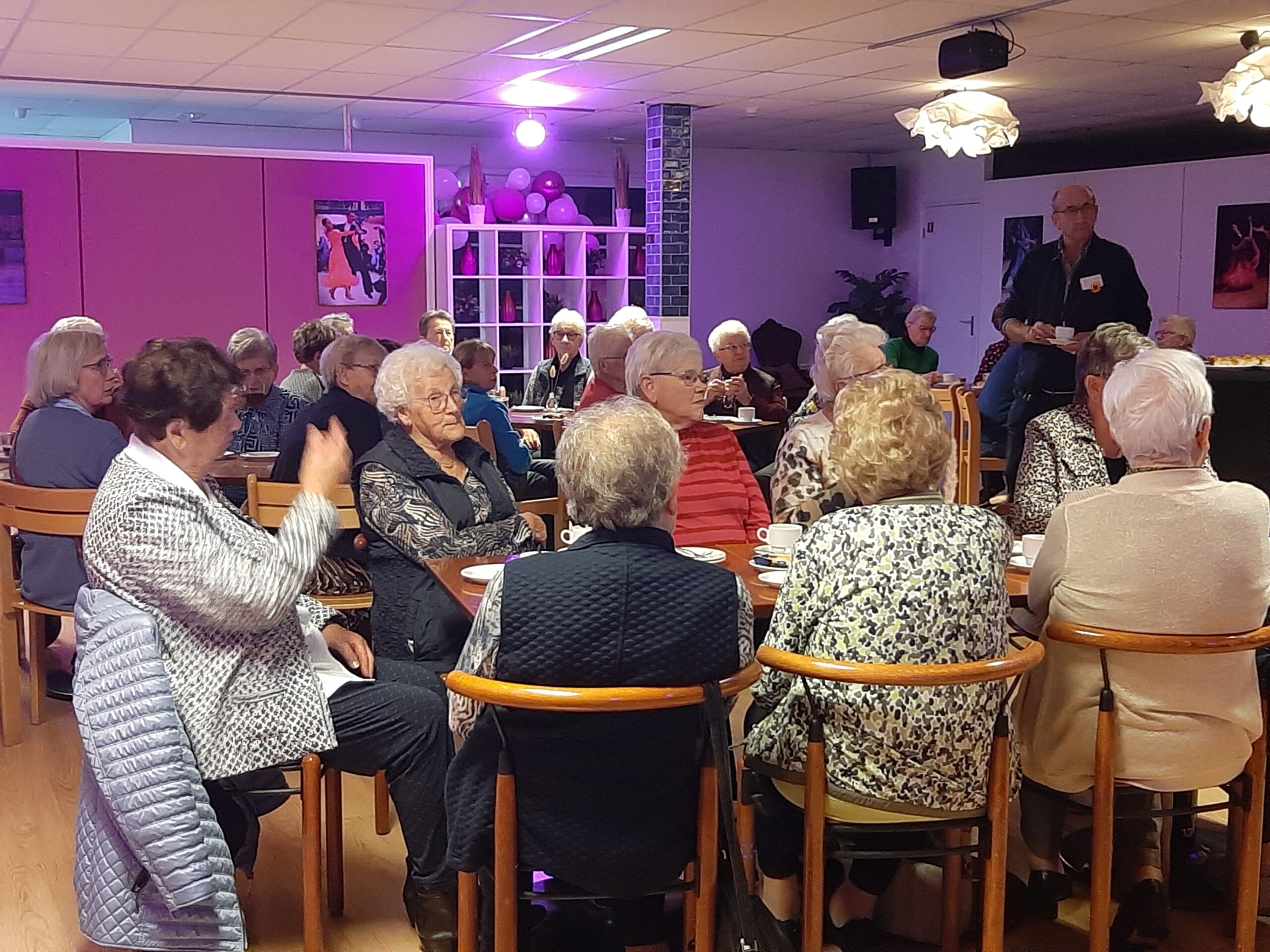 zonnebloem-nederweert-swingt-en-zingt-op-nieuwe-locatie-bij-dansrijck