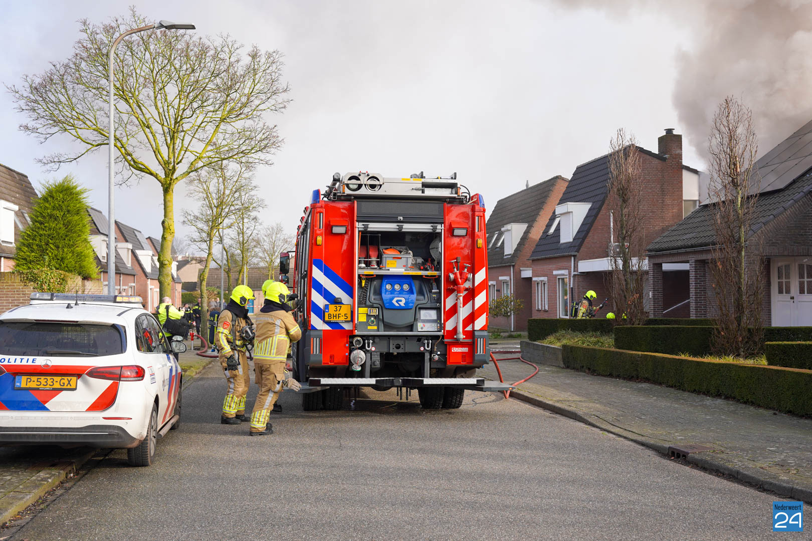 Autobrand in garage op Nachtegaal in Weert Nederweert24