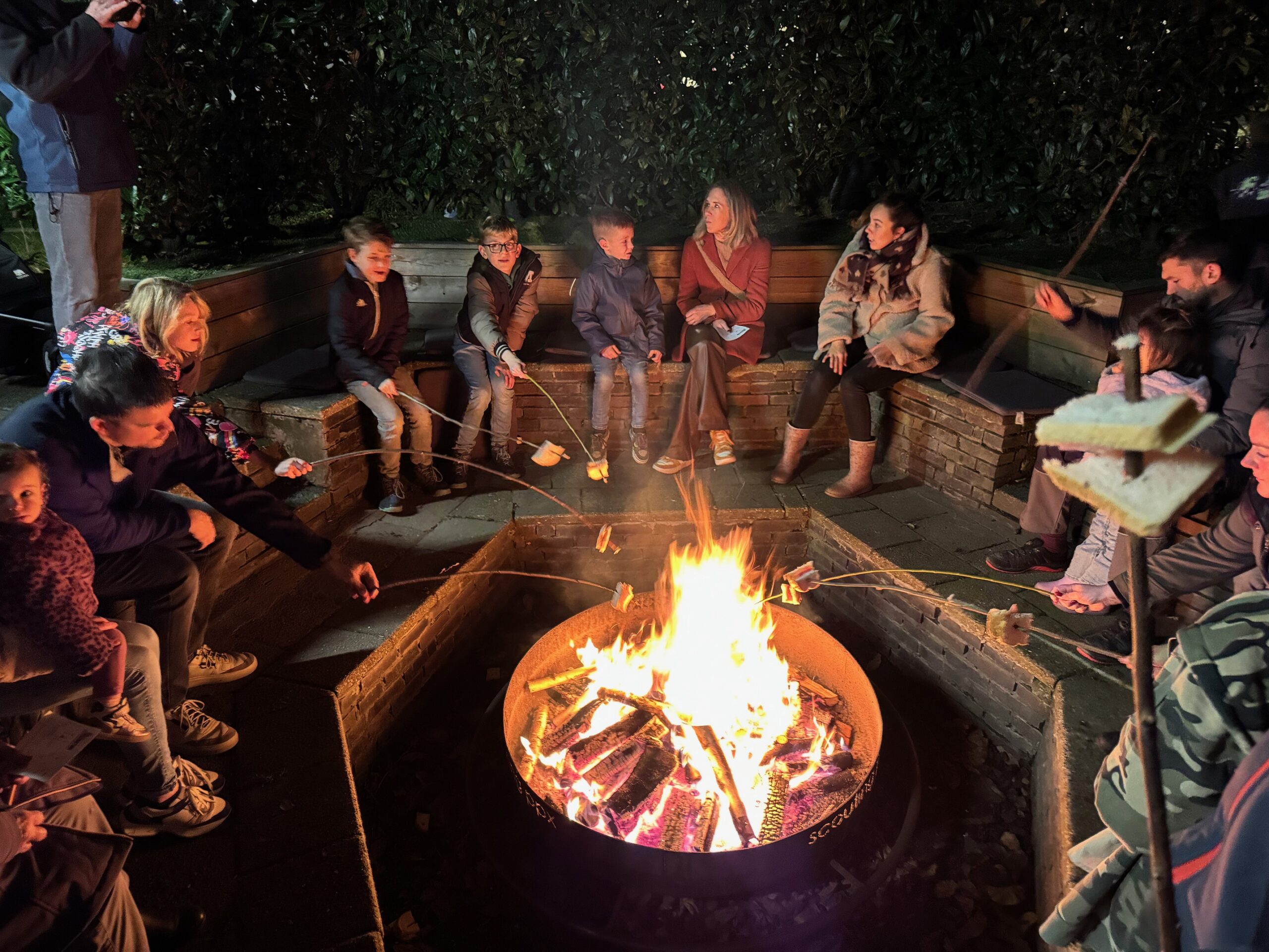 Gezellige drukte bij Sint-Maarten activiteit van Scouting Nederweert