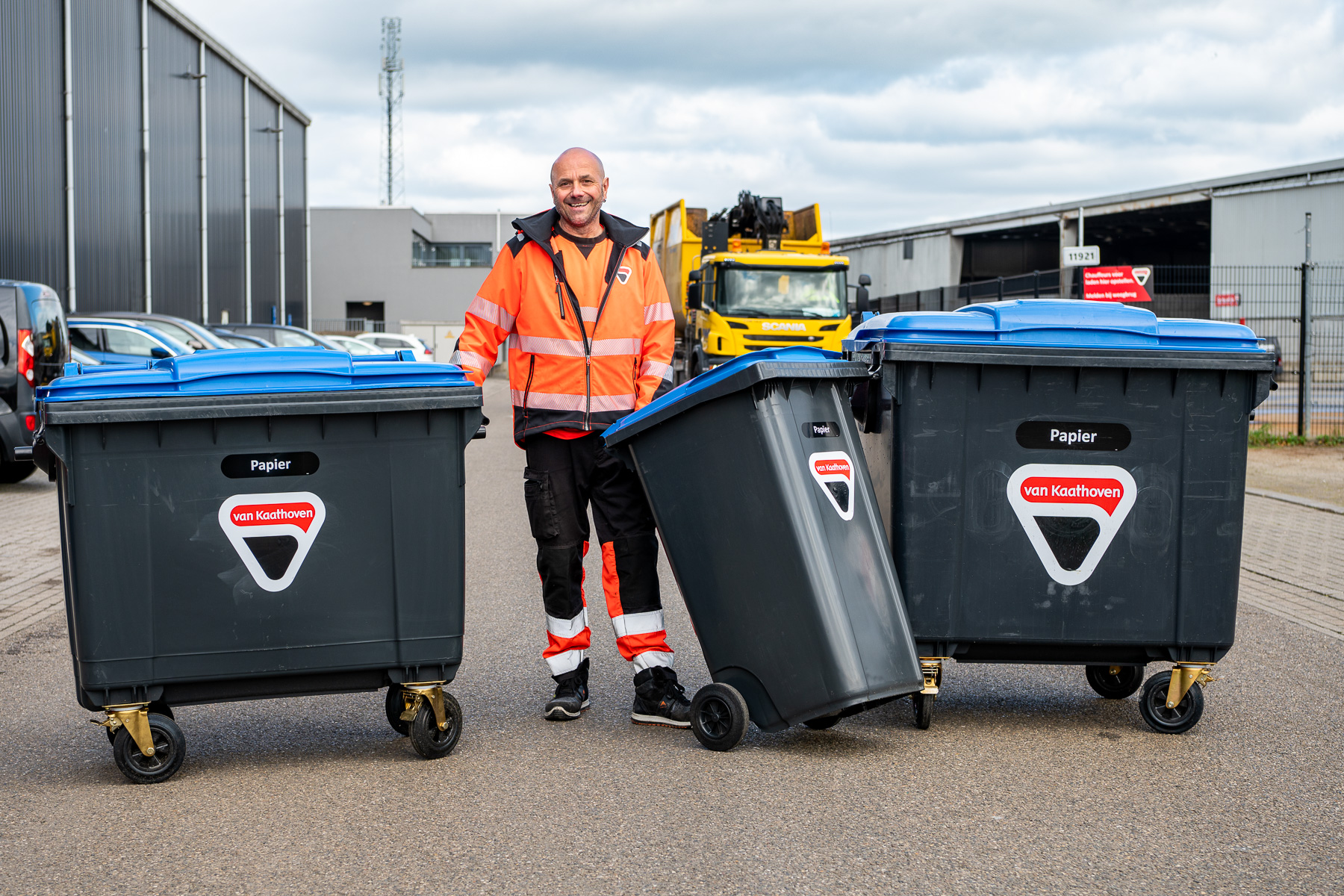 Regel jouw oud papier en karton met Van Kaathoven