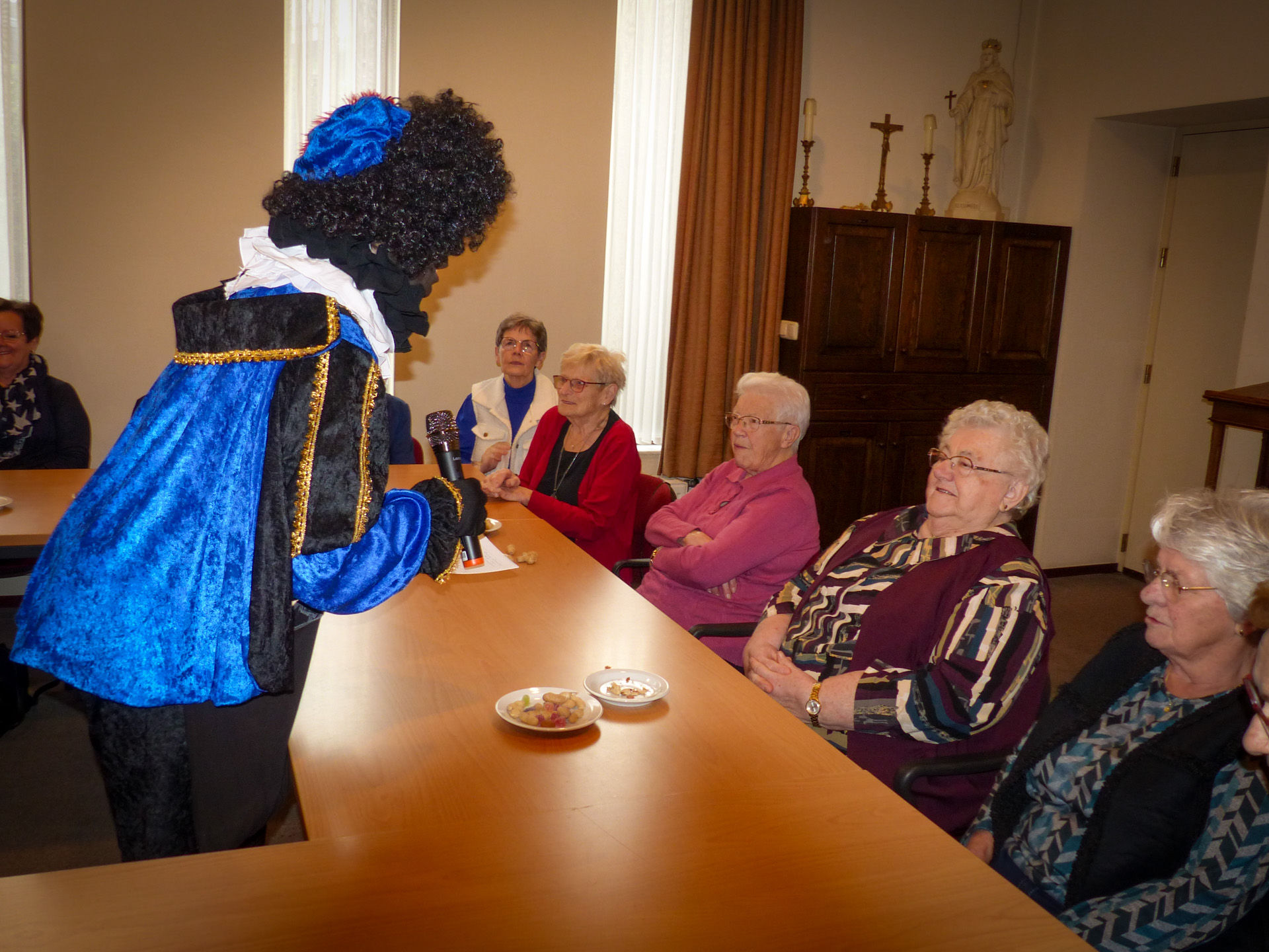 Pieten op bezoek in de Huiskamer Nederweert