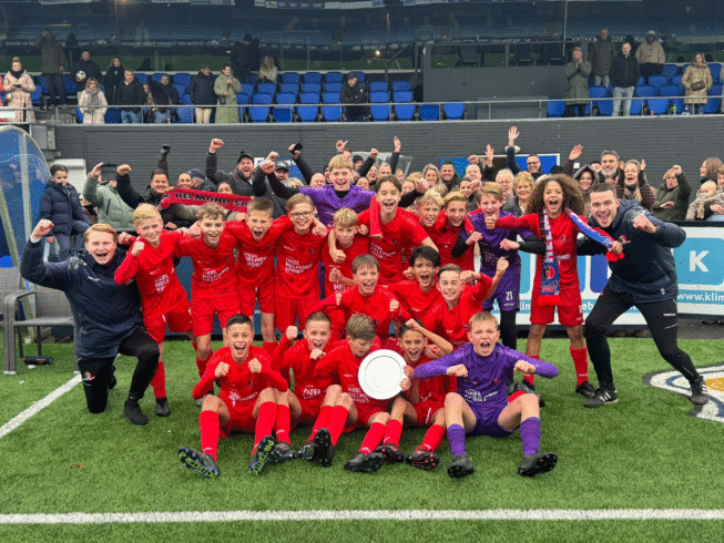 Mace van de Broek kampioen met Helmond Sport