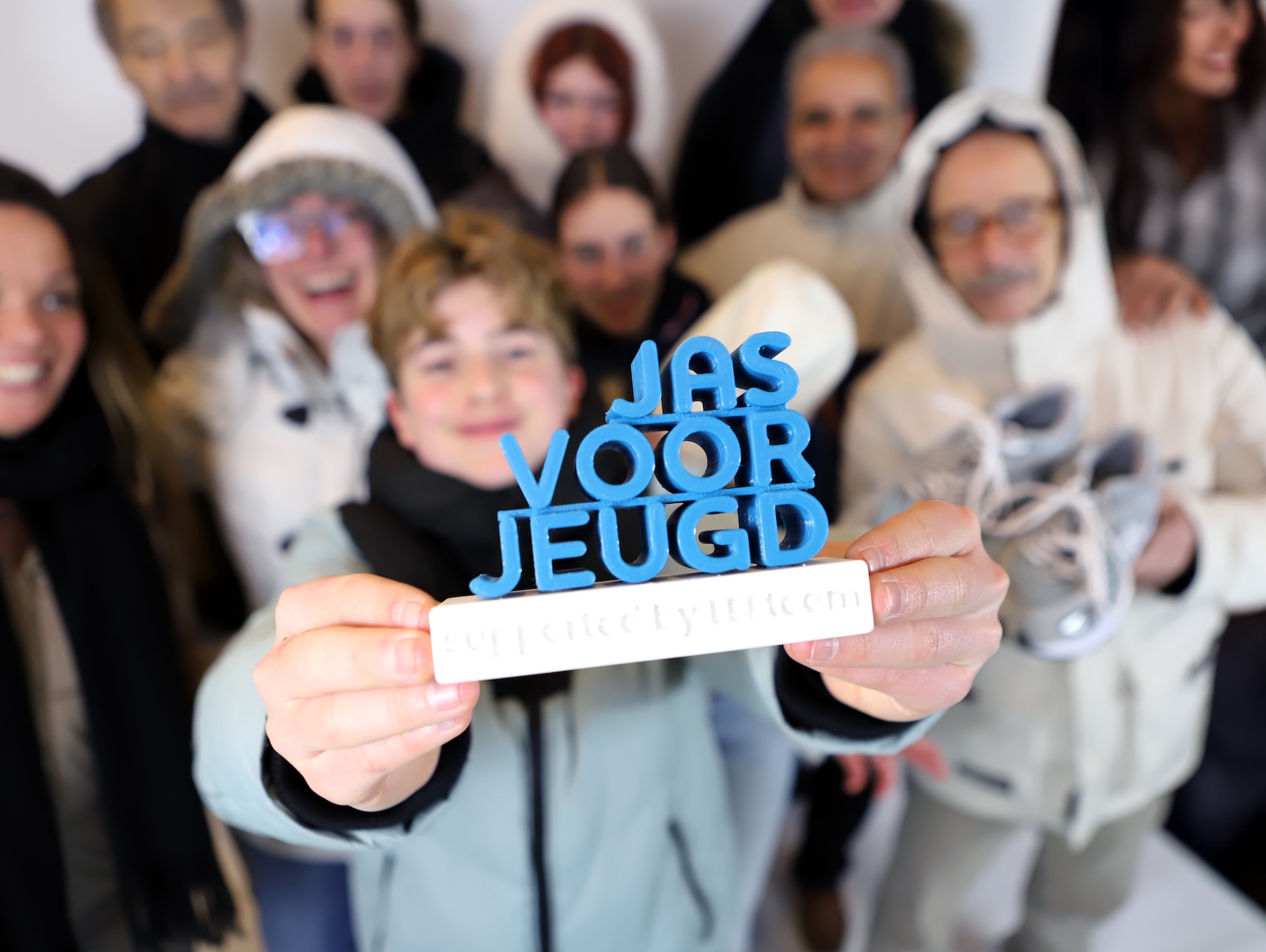 Jas voor Jeugd start samen met scholen kledinginzamelingsactie in Midden-Limburg