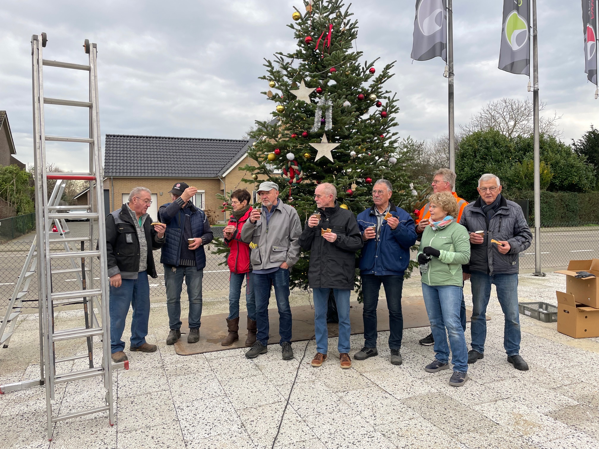 Buurtbomen laten Nederweert stralen deze kerstavond