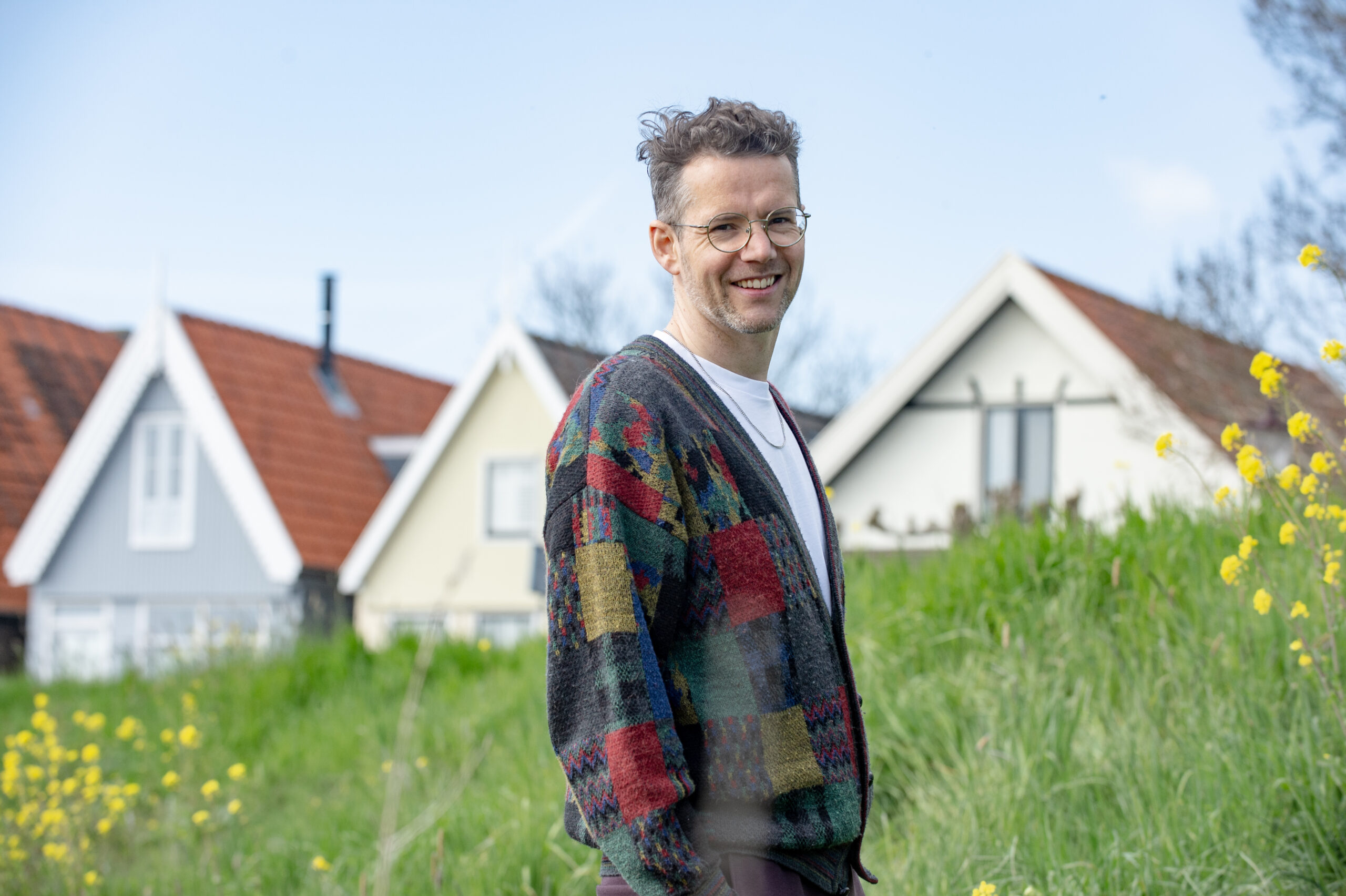 Hoe één automobilist een seizoen en de levens van zeven wielrenners veranderde