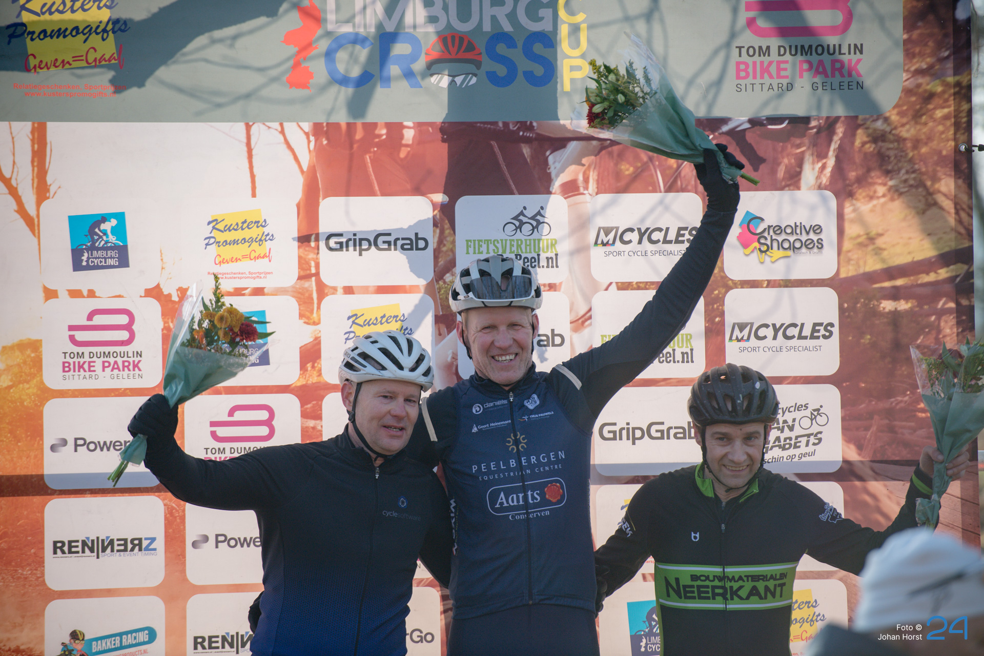 Zonnige editie van de Houtsbergcross in Nederweert-Eind