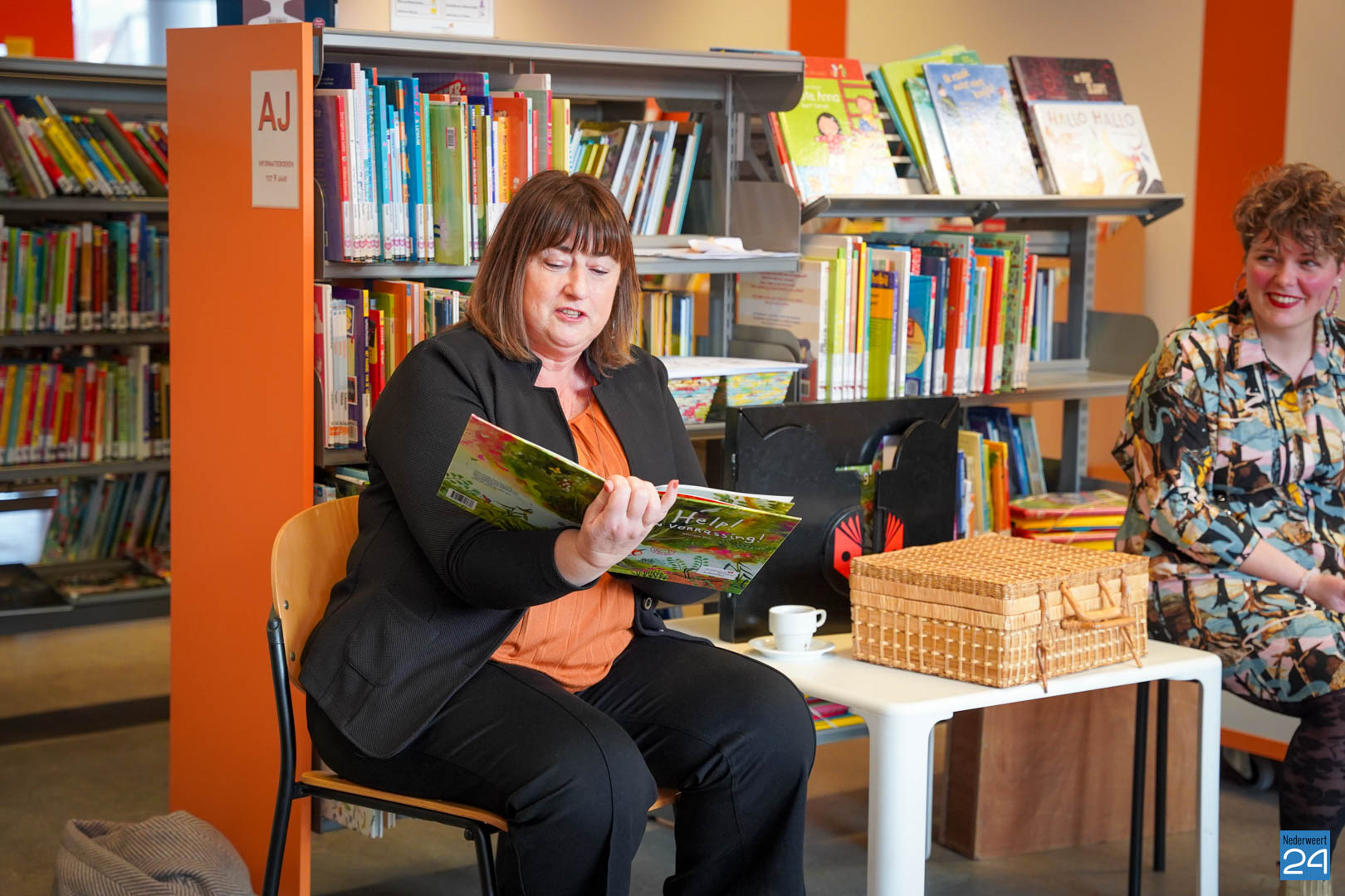 Burgemeester Op de Laak leest voor tijdens Nationale Voorleesdagen