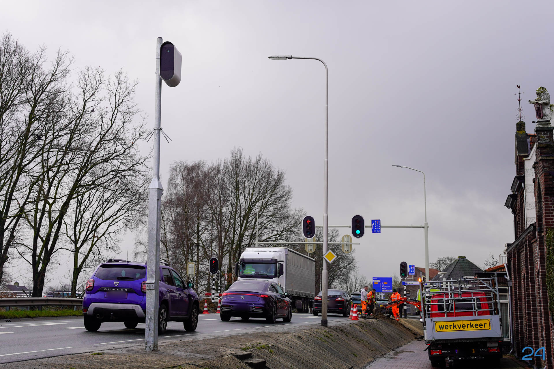 De nieuwe flitspaal naast N266