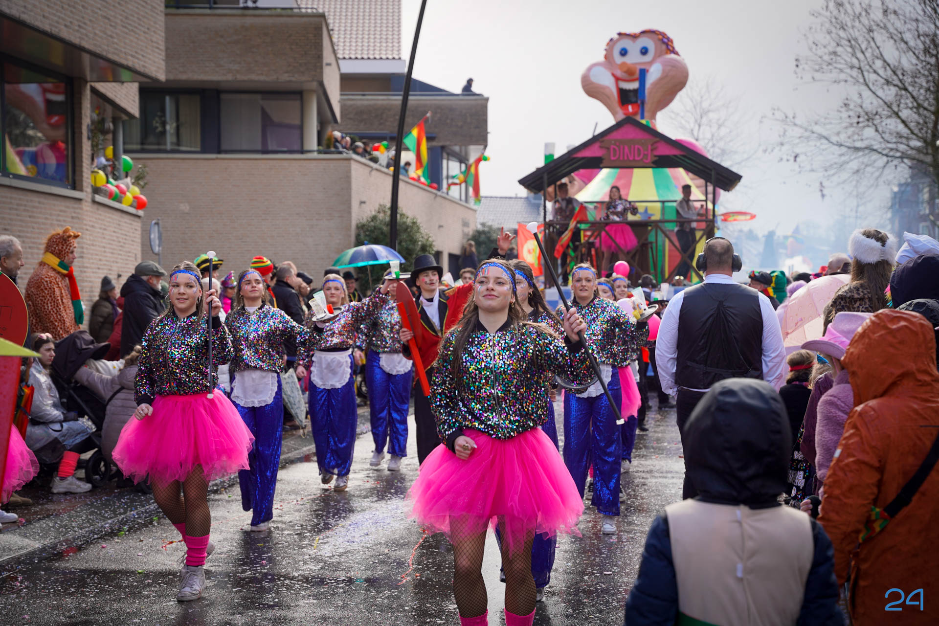 Zon, regen en hagel bij de grote optocht van Nederweert 2026