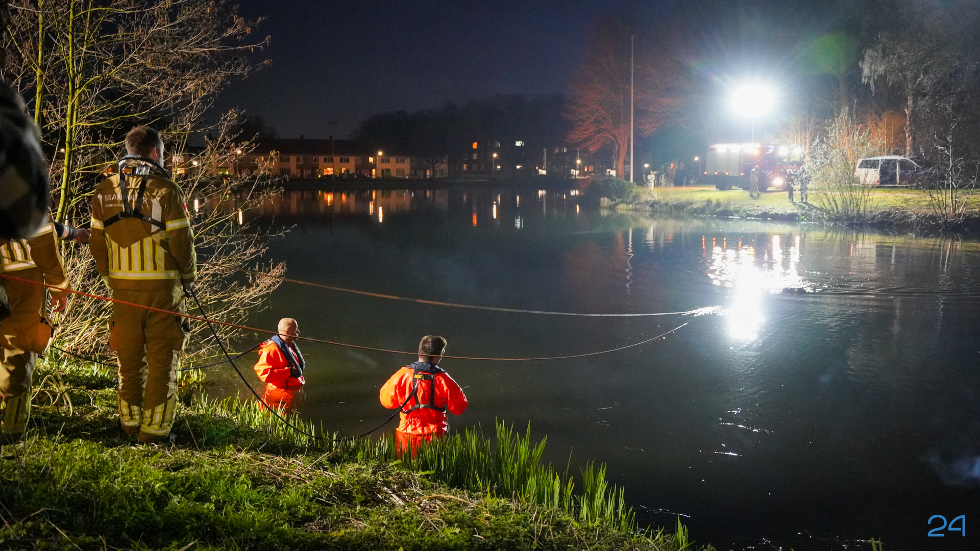 Auto te water aan Noorderbaan in Weert