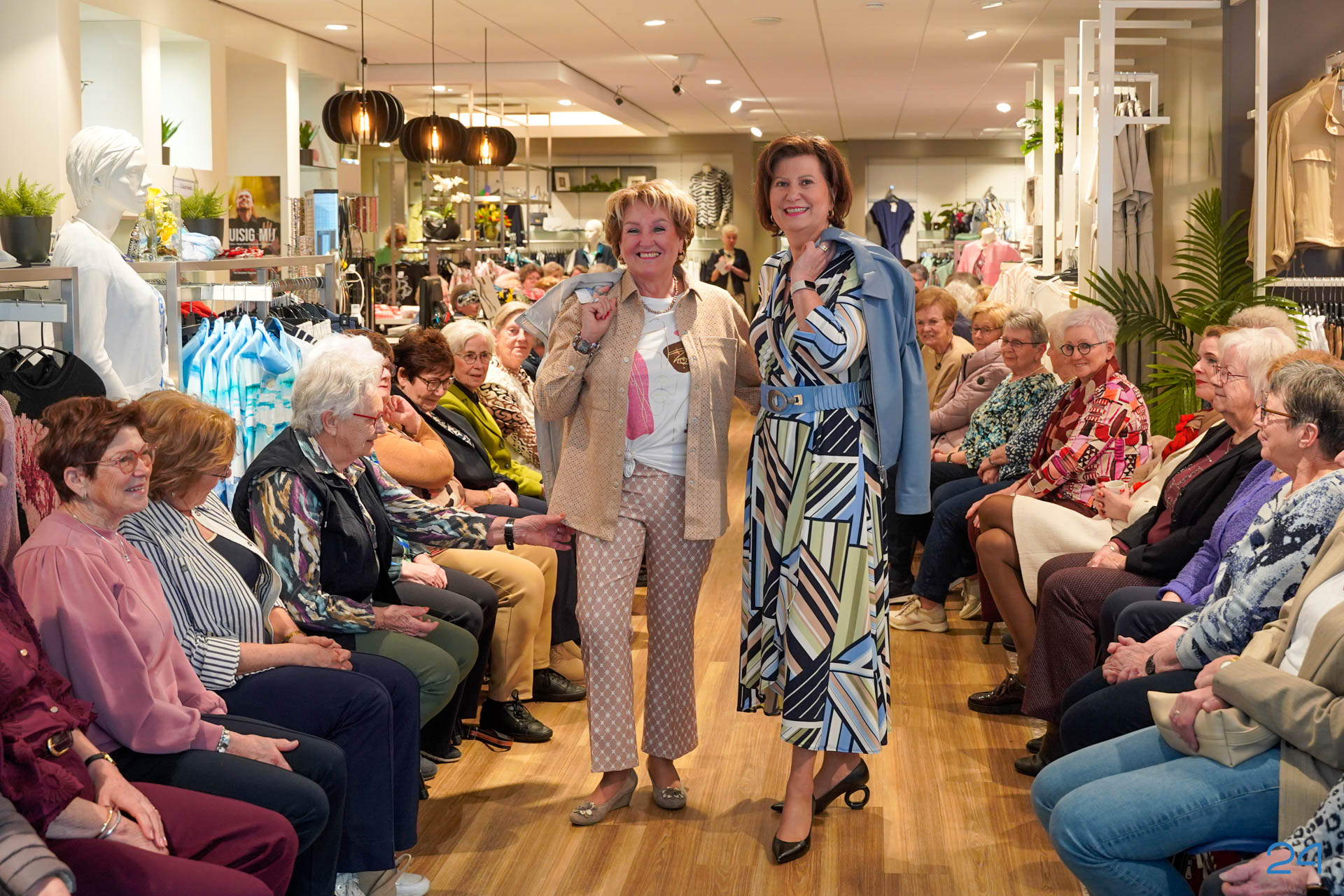 De nieuwste voorjaarsmode tijdens modeshow bij Pleunis Mode