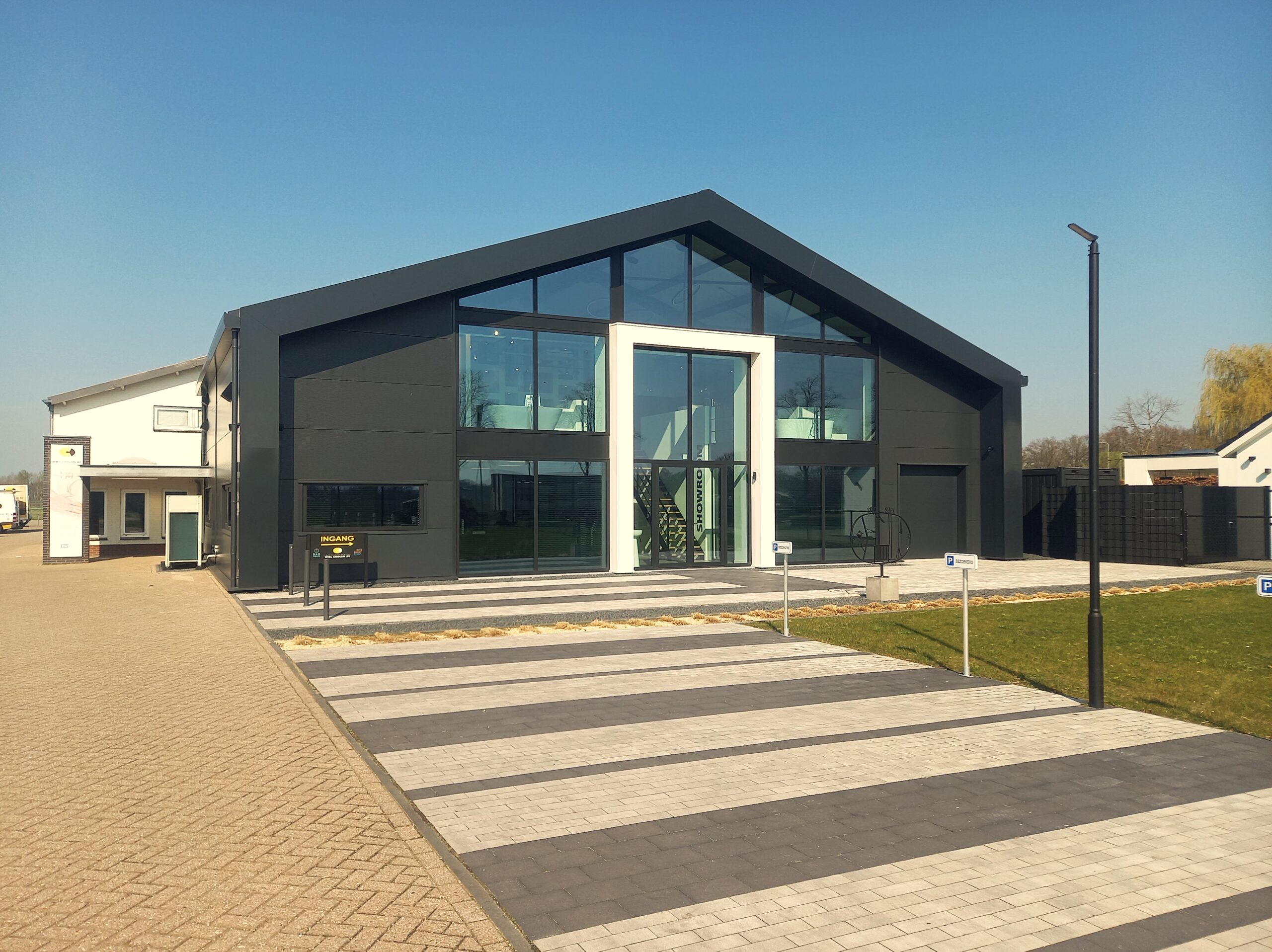 Adriaens bouwkunst ontwerpt bedrijfsgebouw voor Wiel Coolen installaties