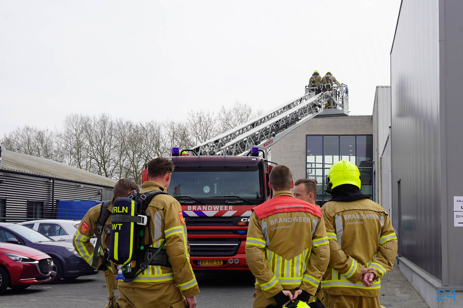 Rookontwikkeling bij bedrijfspand aan de Hulsenweg