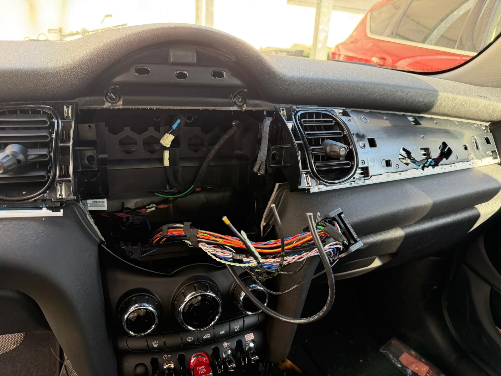 Diverse auto inbraken op Kerneelhoven Nederweert