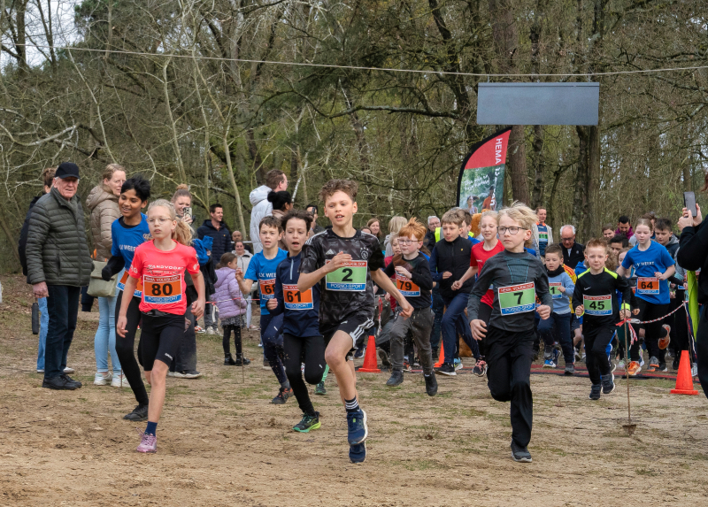 Hema IJzeren Man Volksloop viert Pasen met volle jeugdstart