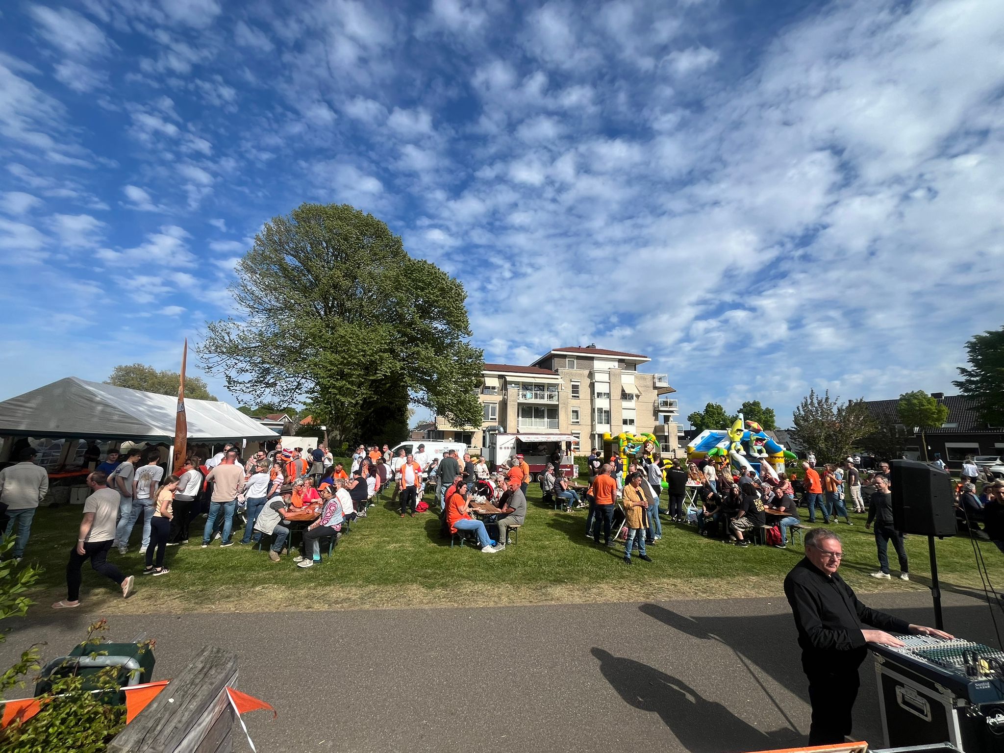 Geslaagde Oranjemarkt in Kanaalpark de Heerlijckheid