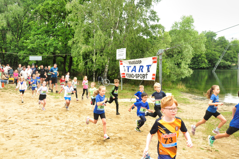 Ruim zestig kinderen zorgen voor sportieve aftrap van 543e HEMA Volksloop