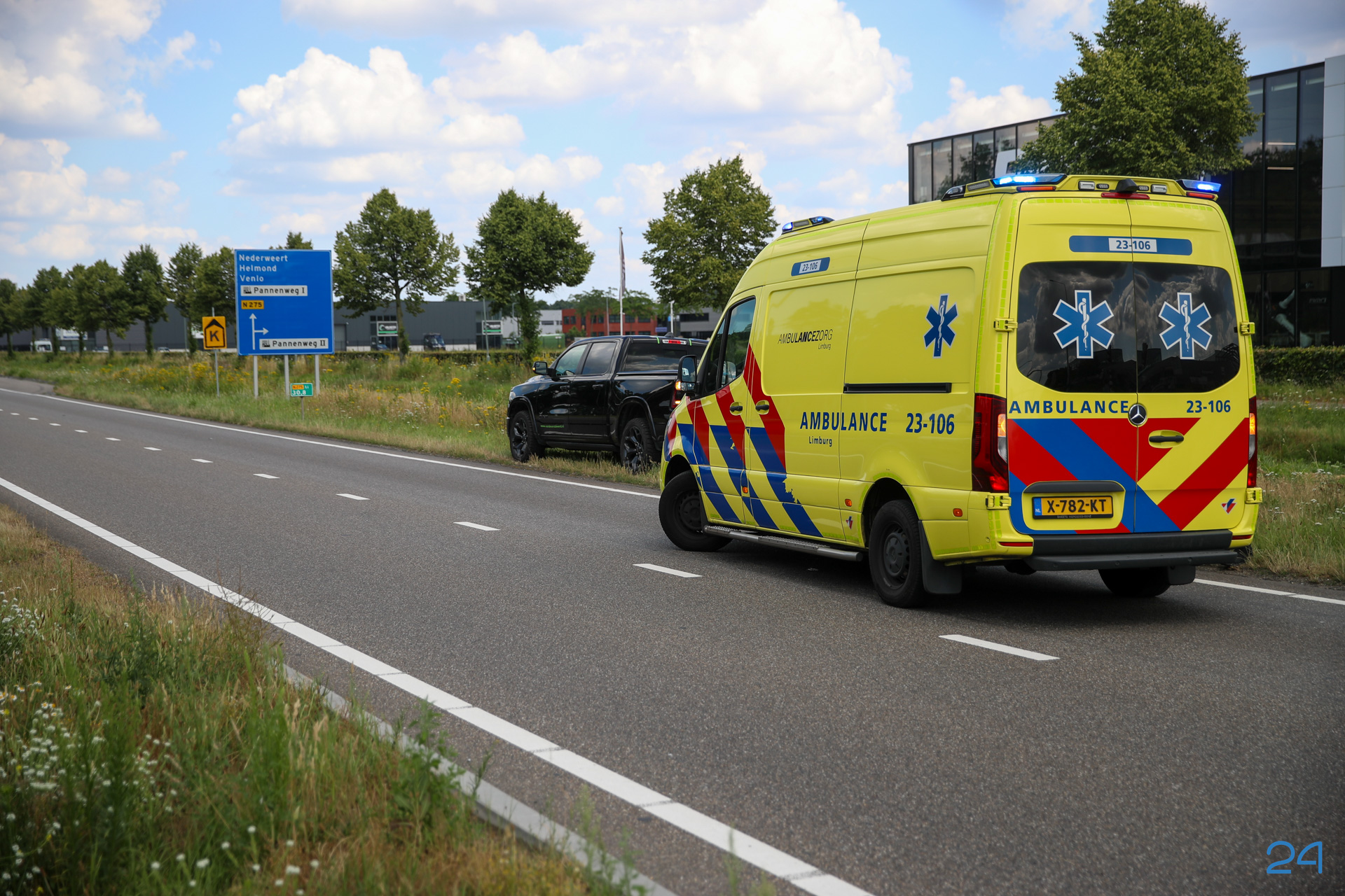 Wielrenster gewond bij aanrijding op Randweg Zuid in Nederweert