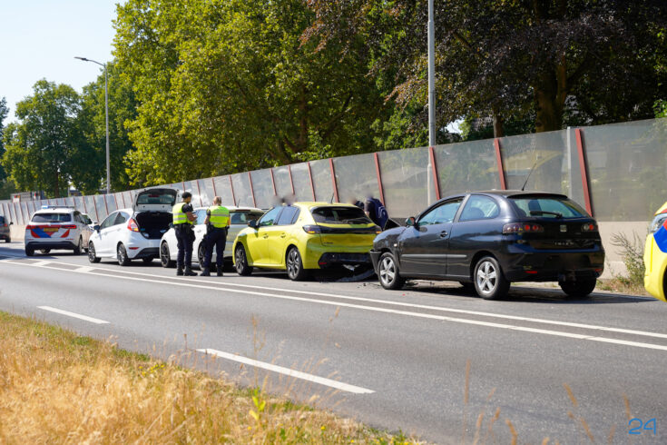 Meerdere voertuigen botsen op de Ringbaan-Noord in Weert