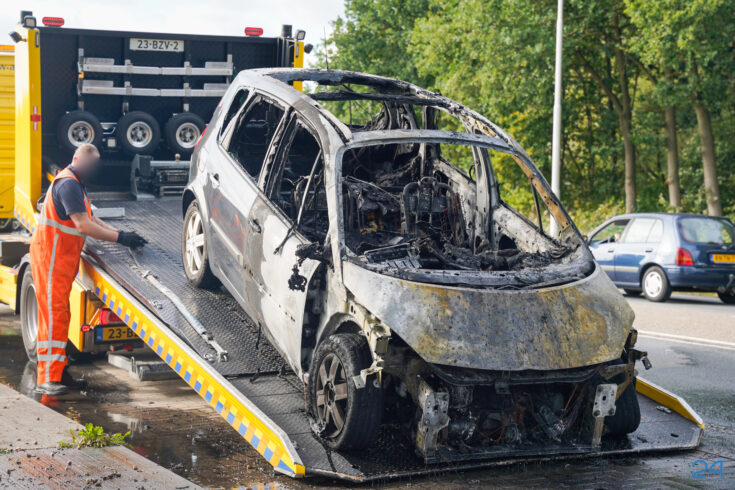 Auto volledig uitgebrand op N280 bij Kelpen-Oler