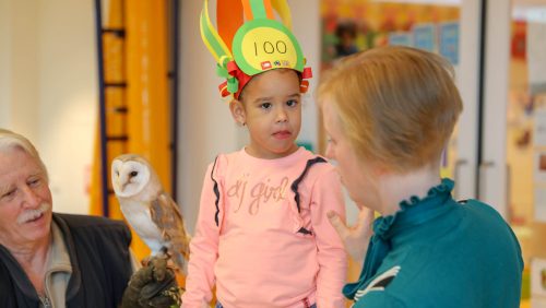 100-kinderen-en-vogelshow-in-de-school-basisschool-Budschop-3