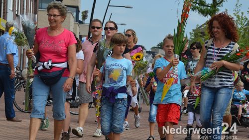 Intocht wandelvierdaagse Nederweert op Raadhuisplein