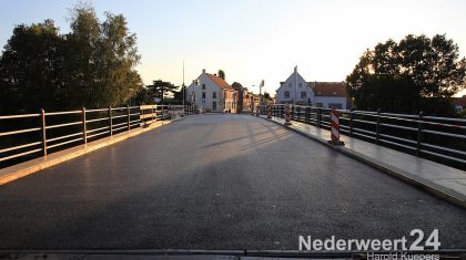 2013-08-13-Asfalteren-Brug-15-Nederweert-212 Brug 15 geasfalteerd