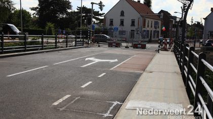Het grove werk voor de verbreding van Brug 15 zit erop. nu komt de afwerking.