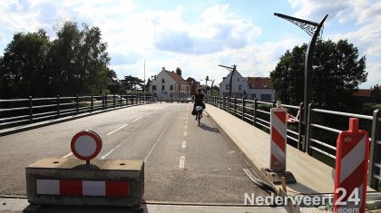 2013-08-16-Afwerking-verbreding-Brug-15-Nederweert-218 Het grove werk voor de verbreding van Brug 15 zit erop. nu komt de afwerking.