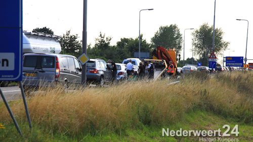 Dinsdagmiddag rond kwartover vijf zijn drie auto op elkaar gebotst op de Randweg Zuid ter hoogte van de Hulsenweg.