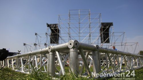 Opbouw OutRageous 2013 in Leveroy