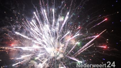 Vuurwerk tijdens opening Brug 15 en Kermis Nederweert