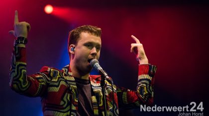 10 jaar Bosuil. 

Om het 2e lustrum van dit poppodium te vieren heeft het een heus verjaardagsfeest op de Oude markt georganiseerd.