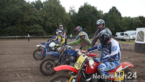 Prinssen carnaval op zijspan motorcross Leveroy