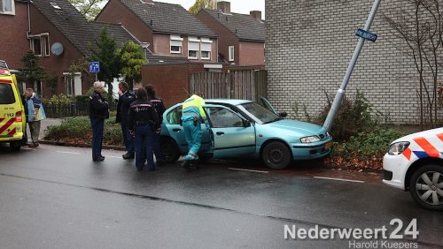 Auto tegen lantaarnpaal Boshoven Weert