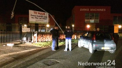 2013-11-29-Vrouw-gewond-bij-aanrijding-lantaarnpaal-Nederweert-2442