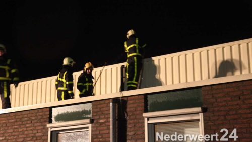 Vrijdagavond hebben bewoners van een pand aan de Gebbelsweg in Ospel de alarmcentrale gebeld omdat het het hele huis vol met water stond. Het water liep langs de muren naar beneden.