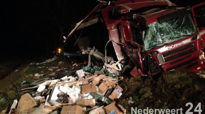 2013_02_13-vrachtwagen-total-loss-Venloseweg-Nederweert-1255