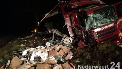 2013_02_13-vrachtwagen-total-loss-Venloseweg-Nederweert-1255