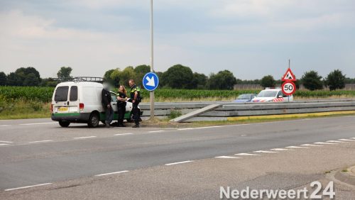 ongeval Ringbaan Noord bij afslag Kampershoek. Auto op vangrail
