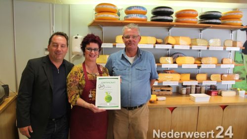 Maurice Graef deelt certificaten uit in Nederweert voor project KernGezond