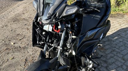 2024_10_23-Yamaha-X-Max-liep-flinke-schade-op 2024_10_23-Yamaha-X-Max-liep-flinke-schade-op