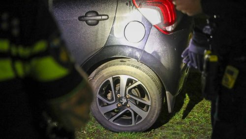 2024_10_27-Aanmaakblokjes-op-autoband-op-carpoolplaats-Nederweert-7