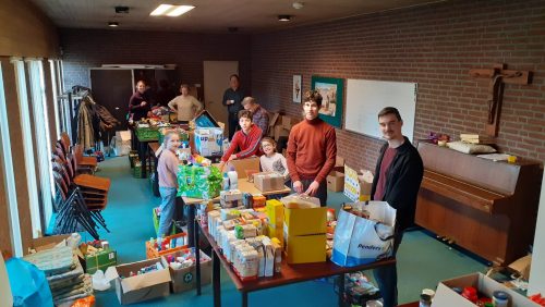 2025-11-18-WMG_Broederschap_Kerstactie_pakket_weert